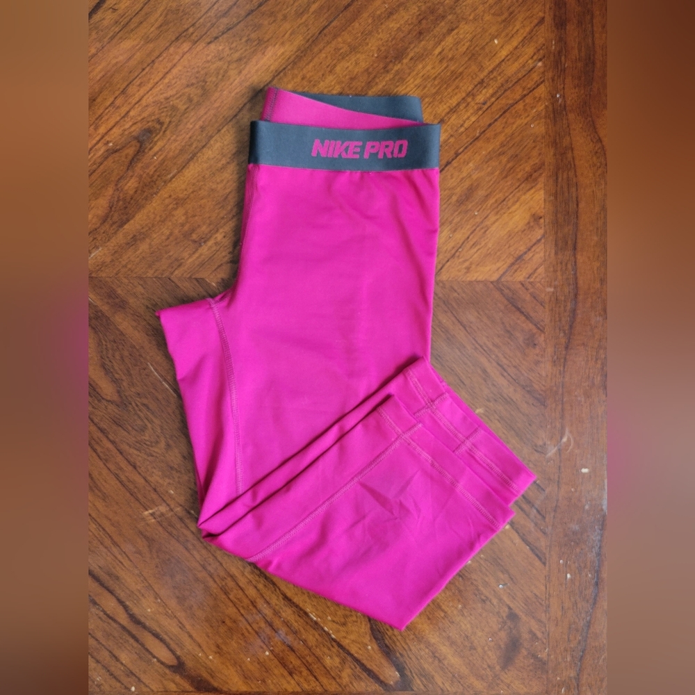 Nike Pro Capris Size Small Fuchia Pink